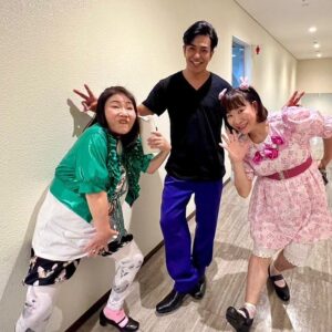 Kazuki Kitamura Instagram - 大阪人の夢の舞台
『吉本新喜劇』
未知やすえさんの還暦公演のゲストに
お招き頂きましたー❣️
最高に良い思い出です！

やすえさん還暦おめでとうございます🎂