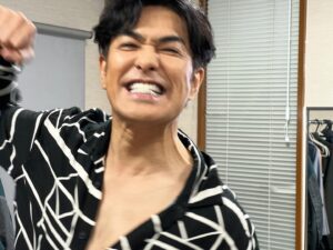 Kazuki Kitamura Instagram - CM撮影終了！
思わずこのポーズ❗️わかるかな〜