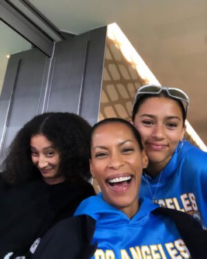 Kearran Giovanni Instagram - Everything everywhere all at once…  @absolute_caviar @thehuntingtonlibrary @thegrovela @theshiftfilm @pukitagamiz @charliethebernadoodle @chargers @marquepr #thanksgiving #family #timeoff ❤️