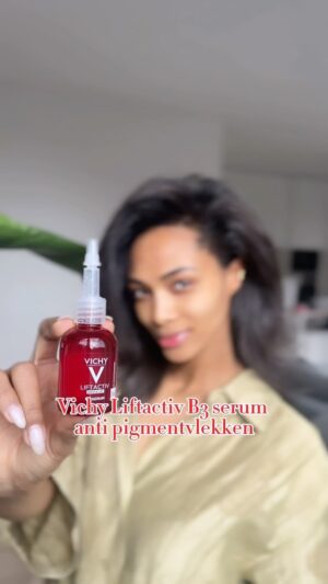 Kedist Deltour Instagram - Schaam je niet voor je pigmentvlekken! Ik begrijp jouw situatie volledig, doordat ik als vrouw ook worstel met hormonale schommelingen heb ik last van pigmentvlekken. Als je hier ook last van hebt, is het Liftactiv B3 duo van @vichylaboratoires een uitstekende keuze!

Met het Vichy Liftactiv Specialist B3 Serum Anti Dark Spots en de dagcrème met SPF 50 heb je een effectieve combinatie om pigmentvlekken te verminderen en je huid te beschermen tegen schade door de zon.

Probeer het nu zelf ook uit en maak consistent gebruik van deze producten voor de beste resultaten. 🥰❤️ #mevsdarkspot #vichtyskincare #skincare ‘ad
