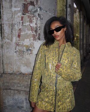 Kedist Deltour Instagram - Let it flow…. @fashionclub70 @standstudio.official