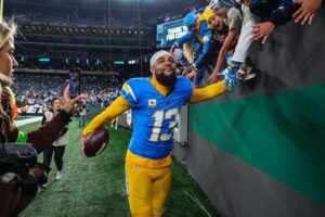 Keenan Allen Instagram - Big as the what?… #10kSlay 👽