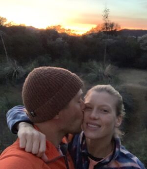 Keenan Kampa Instagram - 🚶🏼‍♀️🚶🏻‍♂️🌵⛰⛺️