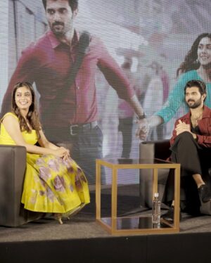 Keerthi shanthanu Instagram - Wen the rowdy becomes a family star 🤩❤️‍🔥
A charming, humble @thedeverakonda always a pleasure interacting with him 😍
Lookin fwd to our biriyani session 🥰😄

Thanx for the super cute pics @camerasenthil anna 
@ikjerry6 🥰
This cute outfit creation by @malarvikram_pret @malarvikrambridalcouture 💛
Pic re-touch - @retouch_by_arun 

#vijaydevarakonda #kiki #interview #interaction #familystar #pressmeet #happyme