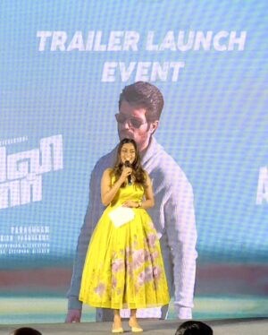 Keerthi shanthanu Instagram - Wen the rowdy becomes a family star 🤩❤️‍🔥
A charming, humble @thedeverakonda always a pleasure interacting with him 😍
Lookin fwd to our biriyani session 🥰😄

Thanx for the super cute pics @camerasenthil anna 
@ikjerry6 🥰
This cute outfit creation by @malarvikram_pret @malarvikrambridalcouture 💛
Pic re-touch - @retouch_by_arun 

#vijaydevarakonda #kiki #interview #interaction #familystar #pressmeet #happyme
