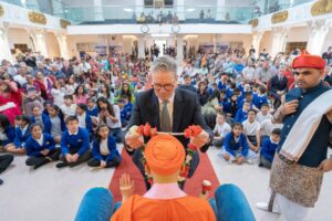 Keir Starmer Instagram - An honour to be back at Kingsbury temple today alongside hundreds of worshippers to recognise the immense service of the Hindu community in Britain.
