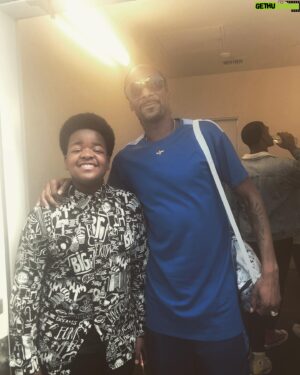 Keith L. Williams Instagram - The Addams Family Premiere! Standing with a Legend! @meettheaddams @snoopdogg #meettheaddams #snoopdogg 👻💜