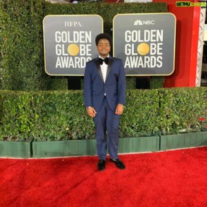 Keith L. Williams Instagram - Styled by:  @mrenriquemelendez 
Alterations  @auntfunkyscloset  @kennethcole #kennethcole #goldenglobes 💧