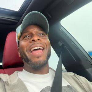 Kel Mitchell Instagram - When you stuck in traffic and your pre workout kicks in! 🤪💪🏾 you sing a song about Cardio! 🏃🏾 💨 

🥊 Did two straight hours of boxing and cardio with homies at @gloveworx shoutout to @irvinglambert__ @kingbach @splack for the invite! 💯 #fitfriends 

💍 I love when @therealasialee flex her muscles she so fit and sexy! 😍 

🤩 getting some fun playground cardio in with the kiddos. …
#cardio #fitfamily #kelmitchell #asialeemitchell #eventmommyasia #asialee #boxingtraining #gloveworx