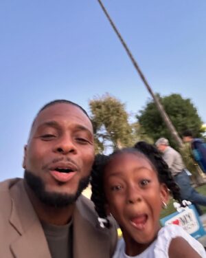 Kel Mitchell Instagram - So proud of my smart baby girl! Wisdom received  A’s  and  B’s all year long on her report cards and stayed on the Honor Roll! She received an award 🥇 for outstanding academics! So proud! 🥹 let’s go Wizzy!! Congratulations you crushed first grade!! Love you so much! It’s party time! 🥳 #kelmitchell #asialeemitchell #wisdommitchell #straightastudent #honorroll