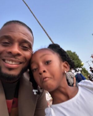 Kel Mitchell Instagram - So proud of my smart baby girl! Wisdom received  A’s  and  B’s all year long on her report cards and stayed on the Honor Roll! She received an award 🥇 for outstanding academics! So proud! 🥹 let’s go Wizzy!! Congratulations you crushed first grade!! Love you so much! It’s party time! 🥳 #kelmitchell #asialeemitchell #wisdommitchell #straightastudent #honorroll
