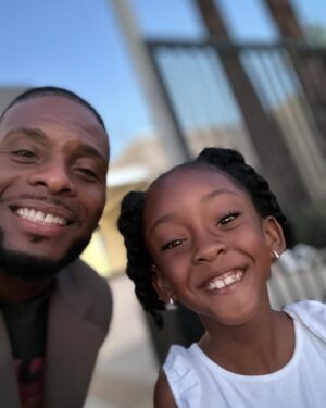 Kel Mitchell Instagram - So proud of my smart baby girl! Wisdom received  A’s  and  B’s all year long on her report cards and stayed on the Honor Roll! She received an award 🥇 for outstanding academics! So proud! 🥹 let’s go Wizzy!! Congratulations you crushed first grade!! Love you so much! It’s party time! 🥳 #kelmitchell #asialeemitchell #wisdommitchell #straightastudent #honorroll