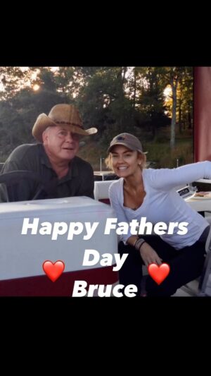 Kelly Carlson Instagram - Happy Fathers Day Bruce! Thank you for all your guidance and love 🙏🏻 You’re the best and I’m so deeply grateful for you… ❤️🫶🏻❤️🫶🏻❤️ Have a much deserved Fathers Day from ALL your daughters 😘