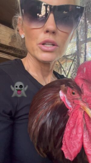 Kelly Carlson Instagram - New subject. One I get a lot of requests for. Yes? No? #ghosts #stories #whatdoyoudo #livingwithghosts #cohabit #pragmatic #aperitions #? #whoknows #unknown
