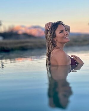 Kelly Greyson Instagram - Sunsets, Sulphur Springs,  soft shadows, stillness and @seadelle_ @seadelle_resortwear 

…simple soul satisfaction 🤩🥰💖😇