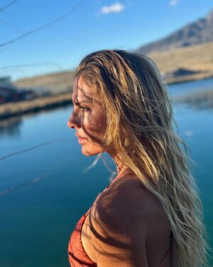 Kelly Greyson Instagram - Sunsets, Sulphur Springs,  soft shadows, stillness and @seadelle_ @seadelle_resortwear 

…simple soul satisfaction 🤩🥰💖😇