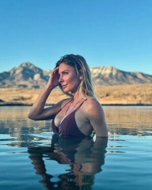 Kelly Greyson Instagram - Sunsets, Sulphur Springs,  soft shadows, stillness and @seadelle_ @seadelle_resortwear 

…simple soul satisfaction 🤩🥰💖😇