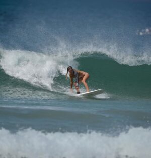Kelly Greyson Instagram - Surfing #CR 🇨🇷 

I am such a beginner 🙃 #FutureAmazingSurfer 
but just did my first day on a “real board” 🤣🙌 (my limited experience has been on a soft top)
It was sooo fun 🤩 and I rode the first wave I tried 🥰🎊… 

Thank you @voltsurfwear for a swimsuit! I don’t have to swim for every time I get thrashed by a wave 🤣 
….annnnddd it was a super cool surprise 🤩to come back to the beach and meet a photographer who had been taking pics! 🙌😇So Fun to see what I looked like out there 🤣

Thank you @juancruzzzl 

Board @surfcycled