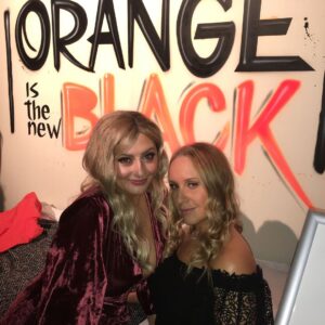 Kelly Karbacz Instagram - #AboutLastNight Celebrating with @netflix and my stunning cast mates at the beautiful home of Ted Sarandos for his toast to the nominees. 🍾
#OITNB #SagAwards #TeamOrange @sagawards