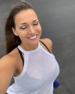 Kelly Klein Instagram - Trying to take a selfie looking into the sun: a series.