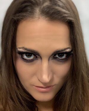 Kelly Klein Instagram - “It's come to my attention that you don't know who I am. I am Hela. Odin's firstborn. Commander of the legions of Asgard. The rightful heir to the throne and the Goddess of Death. My father is dead. As are the princes. You're welcome. We were once the seat of absolute power in the cosmos. Our supremacy was unchallenged. Yet Odin stopped at nine realms. Our destiny is to rule over all others. And I am here to restore that power. Kneel before me and rise into the ranks of my great conquest.”
.
.
.
.
.
Stepping into @michelle_mcdaniel ’s world 😂
#HelaYeah #HelaGood #hela #cosplayfun #cosplayphotoshoot #cosplayofinstagram #cosplayoftheday #cosplayersofig #enjoyingthemoment