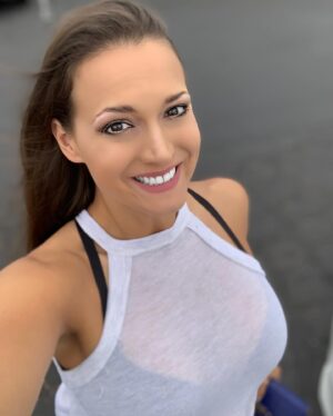 Kelly Klein Instagram - Trying to take a selfie looking into the sun: a series.