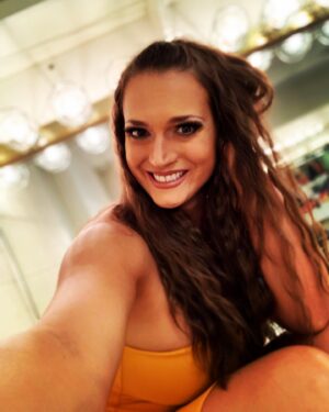 Kelly Klein Instagram - Hey Team 👋🏼 A smile is a symbol of hope and strength. My life isn’t perfect. It isn’t contained only in the images you see here. It includes the moments surrounding these images. It includes the moments I struggle. The moments I wonder if I’m enough. 
But I have hope in the next day and the next. And I have strength in the people who surround me. 
It’s ok that every moment isn’t “grammable”. Because that’s life. Life is full of opposites. I don’t know why. But I know that it is. So all I can do is use that to appreciate and revel in the good moments. Use those moments to move forward, do better, and lift up those around me. Because you lift me up when I need it. And that makes me smile. -
-
-
-
-
Please comment and tell me about someone who has lifted you up. Tag someone who lifts you up or someone who might like a little inspiration. -
-
-
-
-
👗 by @femmeluxeusa 💄 by me
📸 by me
-
-
-
-
-
#TeamKlein #GateKeeper #KellyKlein #positivethoughts #positivenergy #bettereveryday #enjoythejourney #controlyourcontrollables #motivationalspeech #motivationalspeaker #inspirationalwords #LuxegalUSA