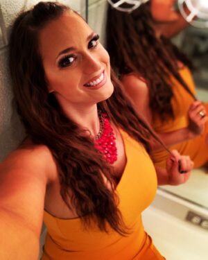 Kelly Klein Instagram - Hey Team 👋🏼 A smile is a symbol of hope and strength. My life isn’t perfect. It isn’t contained only in the images you see here. It includes the moments surrounding these images. It includes the moments I struggle. The moments I wonder if I’m enough. 
But I have hope in the next day and the next. And I have strength in the people who surround me. 
It’s ok that every moment isn’t “grammable”. Because that’s life. Life is full of opposites. I don’t know why. But I know that it is. So all I can do is use that to appreciate and revel in the good moments. Use those moments to move forward, do better, and lift up those around me. Because you lift me up when I need it. And that makes me smile. -
-
-
-
-
Please comment and tell me about someone who has lifted you up. Tag someone who lifts you up or someone who might like a little inspiration. -
-
-
-
-
👗 by @femmeluxeusa 💄 by me
📸 by me
-
-
-
-
-
#TeamKlein #GateKeeper #KellyKlein #positivethoughts #positivenergy #bettereveryday #enjoythejourney #controlyourcontrollables #motivationalspeech #motivationalspeaker #inspirationalwords #LuxegalUSA