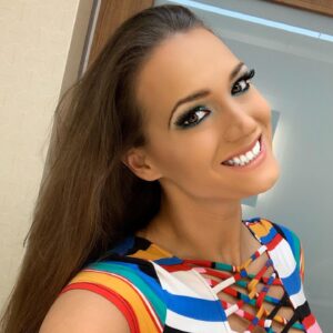 Kelly Klein Instagram - “Try to be a rainbow in someone’s cloud.” ~Maya Angelou
.
.
.
.
.
It’s always a choice. What has someone done to be a rainbow for YOU? 
Please share below 😉👇🏼👇🏼👇🏼
#mayaangelouquotes #enjoyingthemoment #eyemakeupideas #eyemakeuplook #colorfuleyeshadow #colorfulmakeup #rainbowmakeup #rainbowquote #upliftingquotes #upliftingwomen #bigsmiles #poetryforthesoul #empoweryourself #empowerothers #makeupbyme💄 #longhairgirl #messybuns #bekindalways #motivationalwords #motivationalwomen #browneyedgirl #browneyedgirls