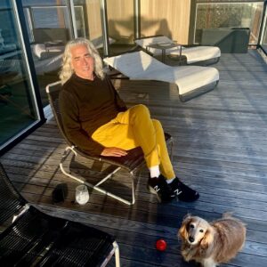 Kelly Lynch Instagram - Spent Easter Sunday weekend with my darling boys in beautiful Malibu… 
🐰💜🌊🫶🐶🧔🏻‍♂️🌴

#swipeleft 
#malibu 
#california 
#californiagirl 
#getoutside 
#sundayfunday 
#easterweekend 
#craigellwood  @hunthouse_malibu  #thankyouthankyouthankyou 😘
