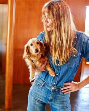 Kelly Lynch Instagram - Got our *game faces* ON!

  GO RAMS! 

PS can someone explain to my dog Ram that it’s Super Bowl not Supper bowl?! ( #swipeleft ) 🐶

PSS (update) WE WON!!! 💙💛
📸 @stewartshining 

#superbowl #sunday #funday #gameface #ON #theram #LA #rams #ramshouse #letsdothis 🏈🐾