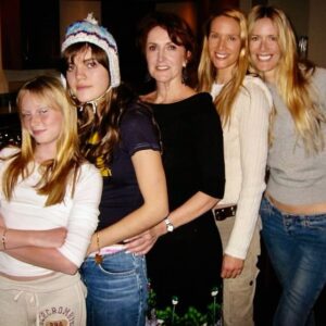 Kelly Lynch Instagram - Happy International Women’s Day to all my sisters! 
Special shoutout to the strong, talented, hardworking and accomplished women in my family! We are family! XO

@its.ava.quin 
@msshanelynch 
@barbara.lynch.3139 
@kellylynchofficial 
@rlbeautydotcom 
@amyglazer (not pictured)
#ZeldaGlazer (RIP 👑)

#internationalwomensday