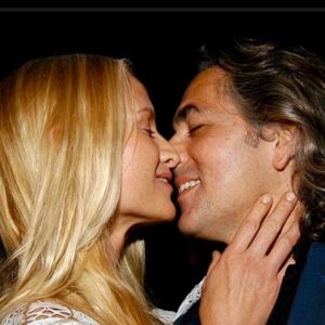 Kelly Lynch Instagram - Take my hand, take my whole life too. For I can’t help falling in love with you…

Over and over and over again…
💖💖💖💖

Happy Valentines Day!