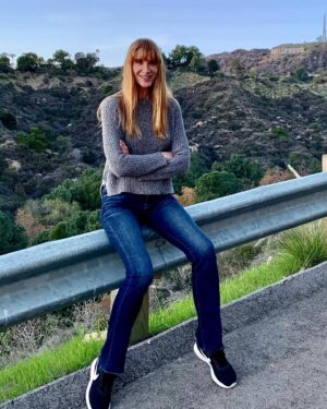 Kelly Lynch Instagram - Taking 5 on my favorite secret urban hike…🥾😎

📸 #mitchglazer

#sundayfunday #in #hollywood #secret #hiking #withmylove #bythe #hollywoodsign #its #instagood #foryour #heart #soul #and #health #to #getoutside 🌞🌴