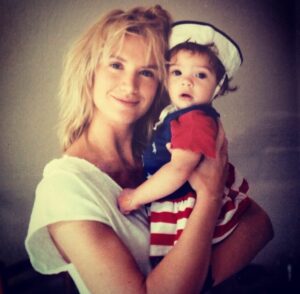 Kelly Lynch Instagram - This little Devil is 38 today… 😈
I can’t believe it. Where did the time go? So proud of the wonderful, beautiful, hilarious, intelligent, talented, original person you are - and have always been. The best decision I ever made was to be your mama. 
Love you beyond love darling @msshanelynch 💖
HAPPY BIRTHDAY! 

B/W 📸 @bruce_weber @michelcomtestudio