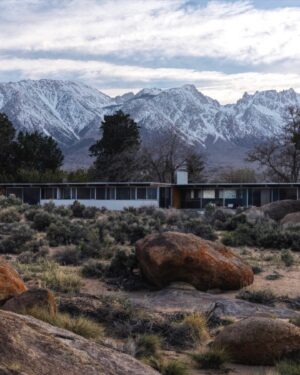 Kelly Lynch Instagram - Honored to be on the cover of my favorite new discovery @upstate_diary and love that I’m posting the beautiful work of photographer @chrismottalini and writer @annagodbersen on World Architecture Day! 

#upstatediary 
#midcentury 
#architecture 
#richardneutra 
#theoylerhouse 
#lonepine 
#california
#worldarchitectureday 

📸 @chrismottalini 
✍️ @annagodbersen
🐶 #Ram
🦎 #godzilla
🎤 @sherylcrow