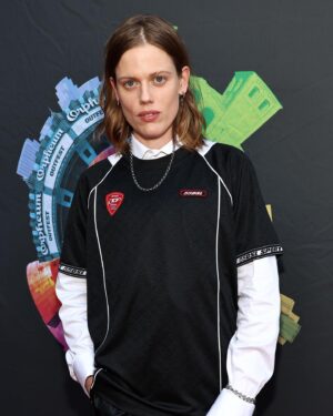 Kelly McCormack Instagram - @outfest   @leagueonprime ⚾️

styling: @ziglanation 🤙🏻
make-up: @theycallmeamyh 
hair: @troyzestos