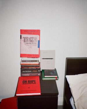 Kelly McCormack Instagram - For the “what are you studying at ye ole Oxbridge” inquiries, here is my dorm room nightstand🕯️