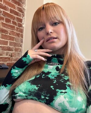 Kelly Pantaleoni Instagram - Missed me? Oh I’m a ginger now ❤️‍🔥