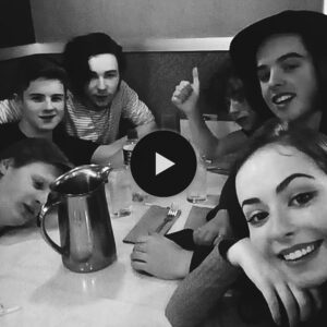 Kelly Thornton Instagram - Seriously awkward picture, great to see these guys that I don't know, and have never worked with.. 👌 @ferdiawalshpeelo
@karlrice @iankenny1 @_mark_mckenna_ @ben.carolan