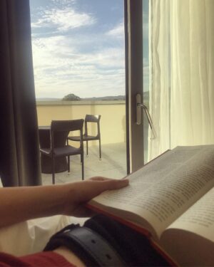 Kelly Thornton Instagram - Aside from painful wisdom teeth... Bliss ✨