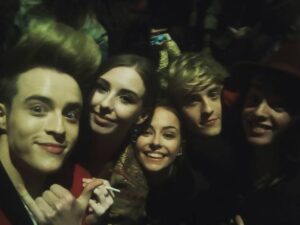 Kelly Thornton Instagram - Jedward buzz 😎