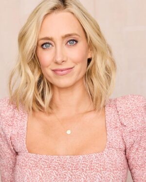 Kelsey Crane Instagram - New snaps with @joannadegeneres because @onebrokeactress told me too ✨ Actors, definitely check out/follow/work with these two incredible women! They know what’s up 📸🎞️ and good lighting ⚡️Also @katehollinsheadmakeup was AMAZING!!