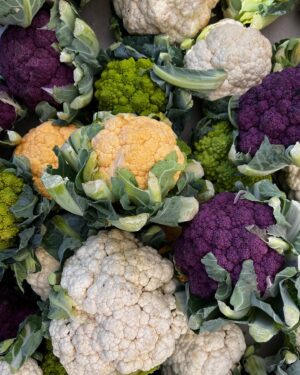 Kelsey Crane Instagram - Shop Farmers’ Markets 🪻🌼🌸 Support our Farmers 🌱 #EatOrganic #EatLocal #SupportOurFarmers & #Farmworkers