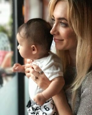 Kelsey Crane Instagram - ✨ 7 years of my forEver ✨ ⁣
⁣
My daughter, ⁣
⁣
“Forget not that the earth delights to feel your bare feet and the winds long to play with your hair. ~Kahli Gran⁣
⁣
Chase it down, sweet child, chase it down 🌬️