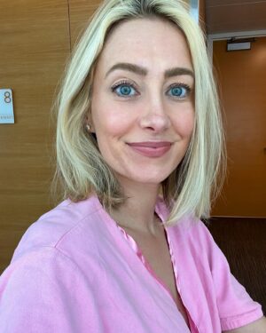 Kelsey Crane Instagram - Ladies, this is your sign to schedule your next mammogram 🪧 Today as I get mine, I celebrate life, knowledge, and body autonomy. #mammogram #mammogramssavelives #breasthealth