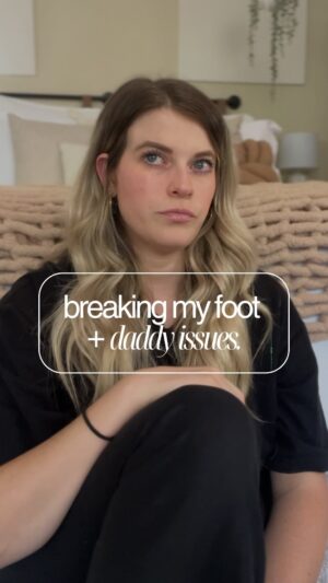 Kelsey Edwards Instagram - hyper-independence develops when you wish someone would’ve taken care of you but they didn’t.. BUT thinking you can do it all by yourself actually blocks your ability to receive more abundance, opportunities and help. 🤔

#growth #growthmindset #mentalhealth #daddyıssues #abundance #creative #actor #entrepreneur #mindset #mindsetiseverything