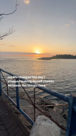 Kelsey Edwards Instagram - actor? yes. solo traveler? yes. singer-songwriter? also yes. 

but wait i want to create content. and run a business! ok great. 

and i also want to make movies.. ok cool sounds good!!

the day i stopped forcing myself into a box of one life path or doing things the way everyone said i should do them is the day my life changed.

why have we been conditioned to think everything has to be an “or” anyway? why can’t you do and be and have both? who said we have to pick? and more importantly… why did we ever choose to believe the person who said it? 😇

anyways, we don’t do boxes here ❌📦 so if you’re tired of being told to niche down, i gotchu. comment or DM me MASTERCLASS for a freeee lil class about how to honor your multi-passionate soul 🫶🏼 
 
also wasn’t this sunset in Costa Rica amazing tonight?! 😍

#authentic #authenticity #multipassionate #multipassionateentrepreneur #multipassionatecreative #creative #actress #musician #singer #songwriter #contentcreator #artist #jackofalltrades #jackofalltradesmasterofnone