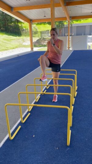 Kelsey-Lee Barber Instagram - Keeping my warm ups interesting and fun with a hurdle mobility series. 

Great for hip range and strength but it’s also about the rhythm and timing. 

#javelin #javelinthrower #hurdlemobility #rhythm #timing #strength #mobility #trackandfield #athletics #hurdles #warmup #paris24 #training #olympicprep