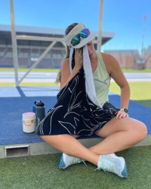 Kelsey-Lee Barber Instagram - Back to work. And it was a hot one. 🥵

Hiding in the shade and hydrating with @trueprotein Fuel.

Use code BARBER10 for a discount.
#trueathlete #trueprotein #fuel #electrolyte #thenaturaledge #ad #athletics #trackandfield #javelin